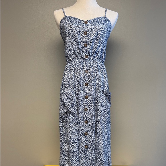 Angashion Dresses & Skirts - Angashion Floral Midi Dress Size L Blue Button Front Sleeveless